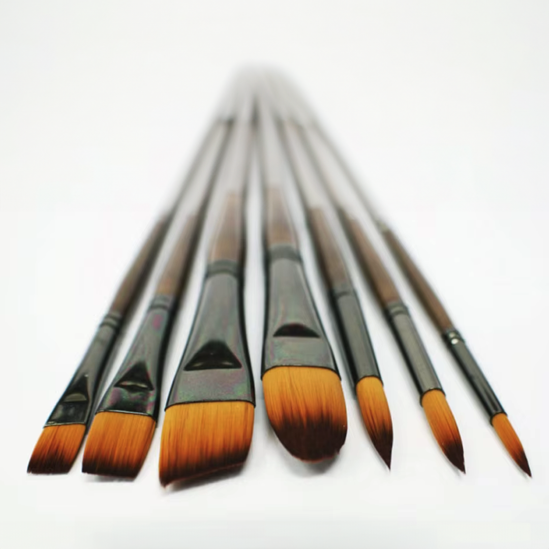Mont Marte Acrylic Brush Set In Box, 7 Piece. Excellent Selection Of Common Brushes Used For Acrylic Painting Including Round, Flat, Filbert And Angle.