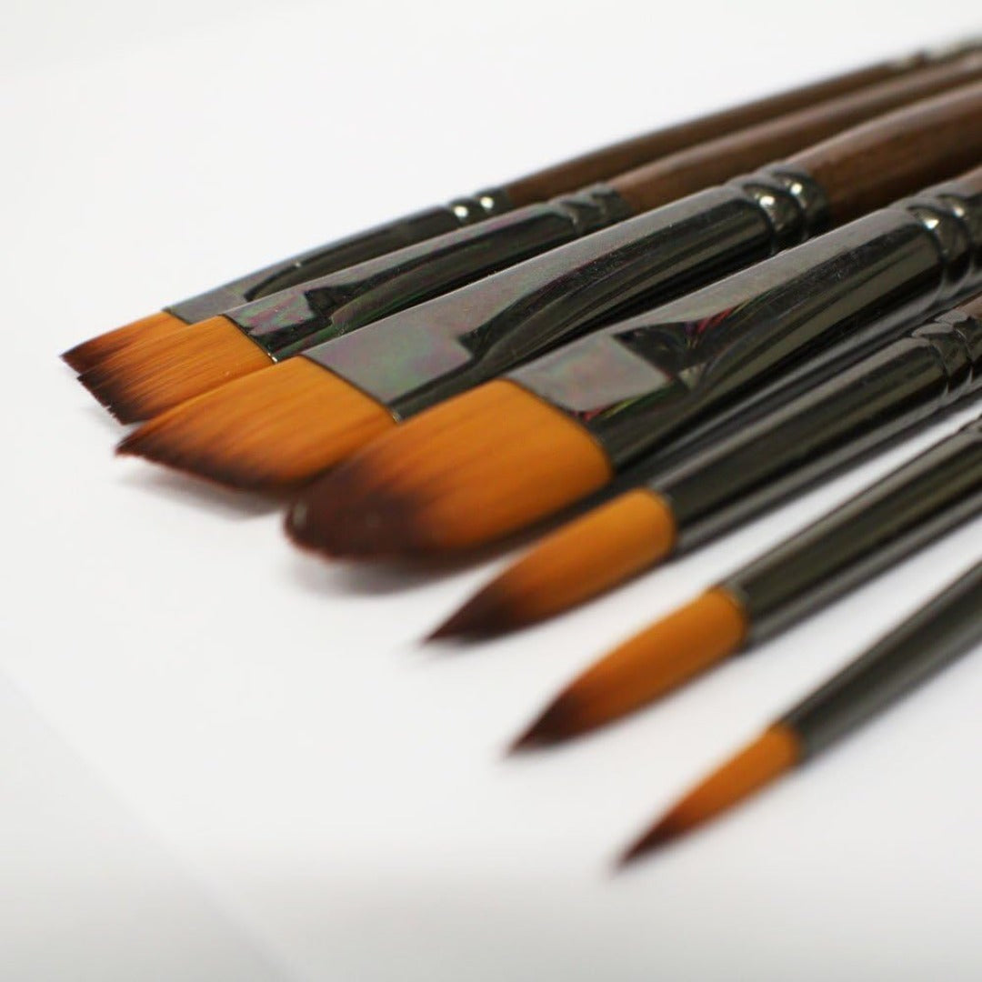 Mont Marte Acrylic Brush Set In Box, 7 Piece. Excellent Selection Of Common Brushes Used For Acrylic Painting Including Round, Flat, Filbert And Angle.